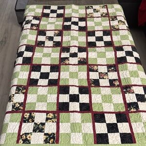 Elegant Patchwork Quilt with Green, Black, and Red Accents